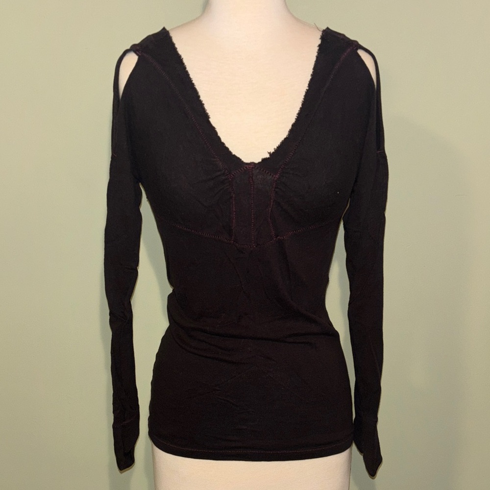 Free People Black Cold-Shoulder V-Neck Long Sleeve Top size small